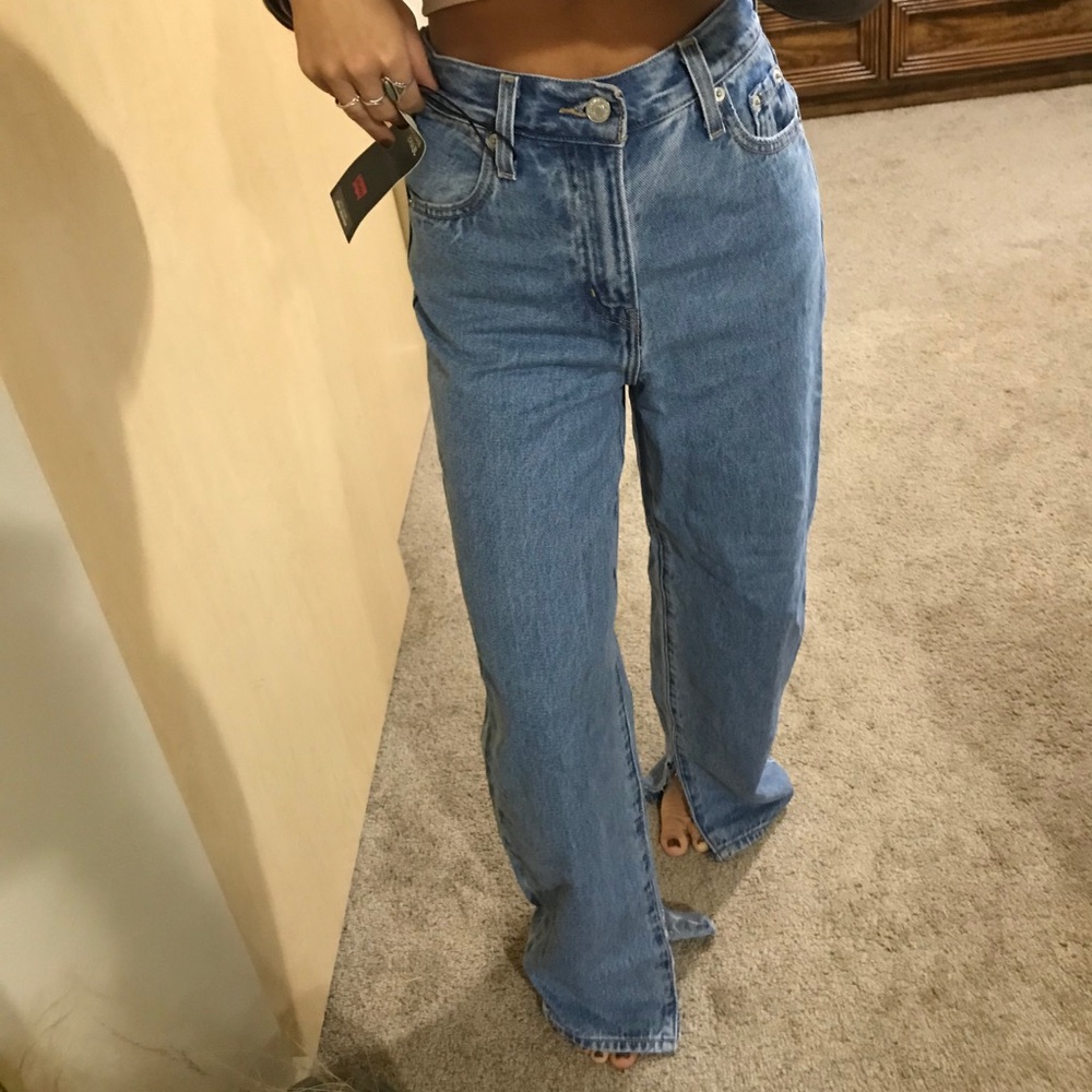 Levi’s balloon jeans with slit on the hem